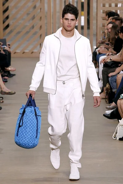 Look 30